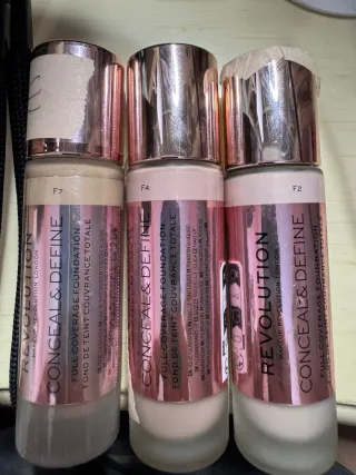 Fondotinta Revolution Conceal & Define F4