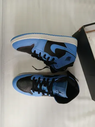 Air Jordan 1 Mid GS Azul y Negro