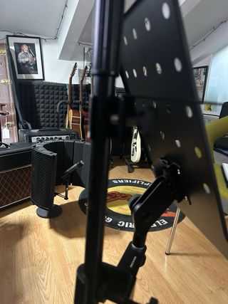 Atril soporte micrófono discreto