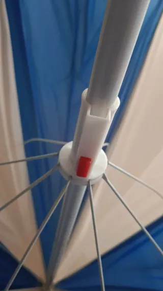 sombrilla para exterior azul y blanco