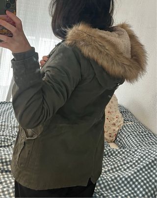 Parka verde con capucha y pelo Pimkie