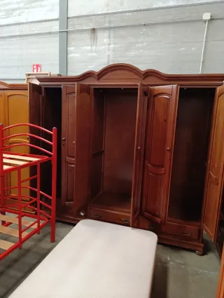 Armadio in legno a 6 ante