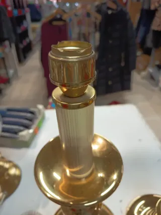 Lámparas de mesa doradas grandes