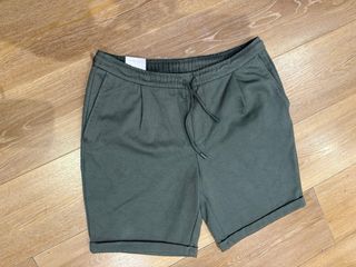 Bermudas hombre verde