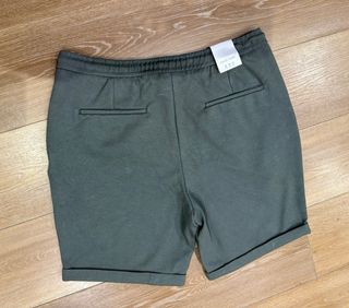 Bermudas hombre verde