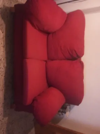 Sofá 2+3 plazas granate está muy bien
