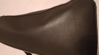 Bolso de vestir negro y plateado