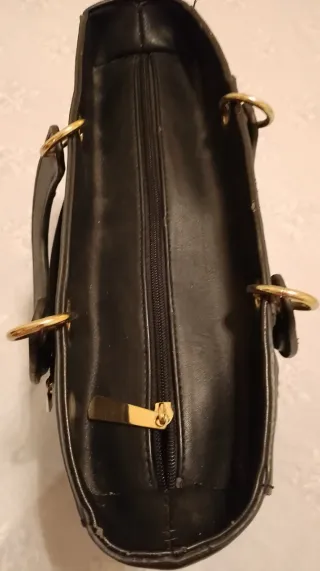 Bolso de vestir negro y plateado