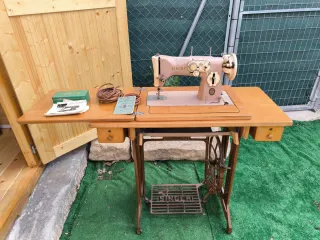 Máquina de coser Singer rosa