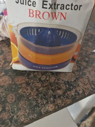 Exprimidor de zumo BROWN