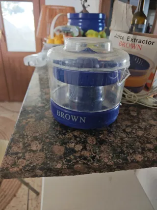 Exprimidor de zumo BROWN