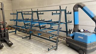 Estantería de metal azul