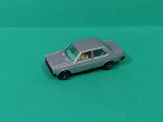 Guisval coche Seat 131 a escala.