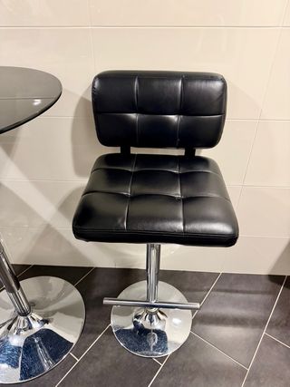 Mesa alta cocina + 2 sillas