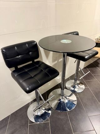 Mesa alta cocina + 2 sillas