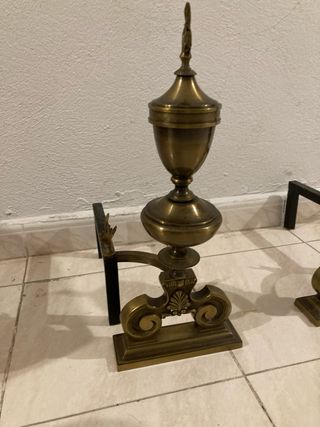 Decoración chimenea metal dorado y negro