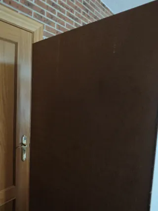 Estantería de madera blanca