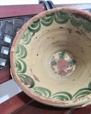 Antico vaso in ceramica decorato
