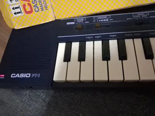 Piano Casio PT-1 vintage de 1980.