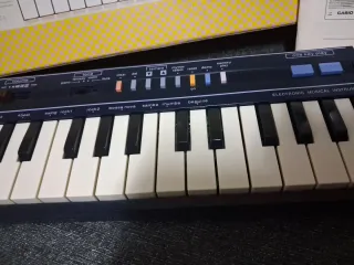 Piano Casio PT-1 vintage de 1980.