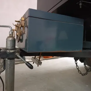 Caja metálica con cierres