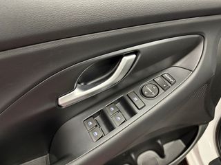 Hyundai i30 2018 fastback Etiqueta C