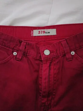 Pantalón Levis 519,W32L34 granate