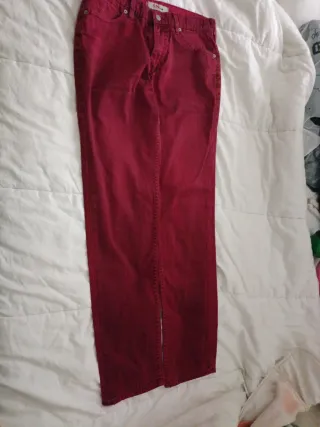 Pantalón Levis 519,W32L34 granate