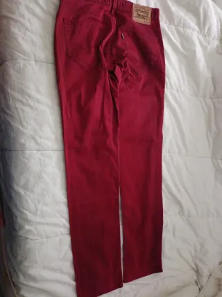 Pantalón Levis 519,W32L34 granate