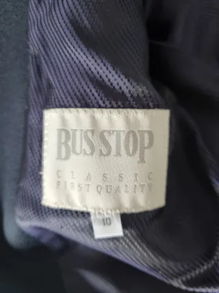 Traje comunión niño azul y dorado.