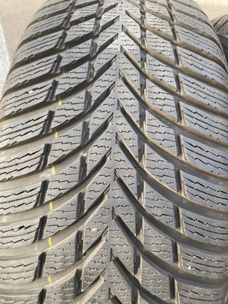 Neumáticos  para nieve 235 55 R18 Casi nuevos.