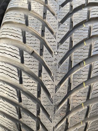 Neumáticos  para nieve 235 55 R18 Casi nuevos.
