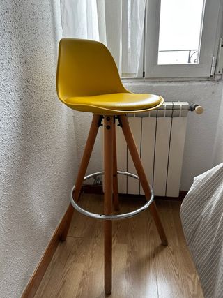 Taburete Alto Amarillo Madera y Metal