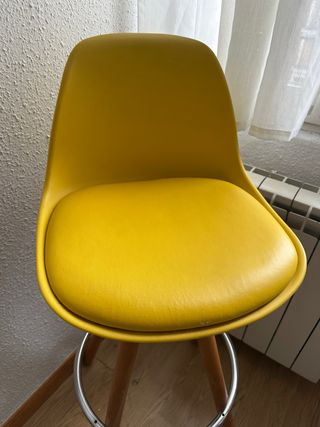 Taburete Alto Amarillo Madera y Metal