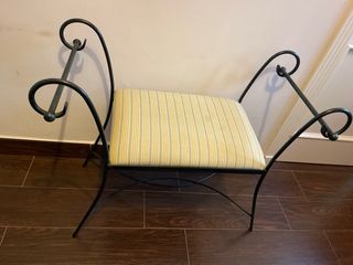 Banco silla de hierro forjado con asiento tapizado