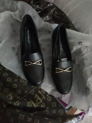 Scarpe mocassini da donna.