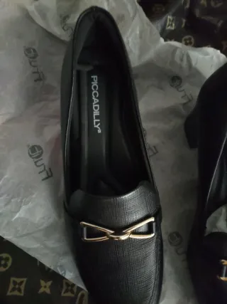 Scarpe mocassini da donna.