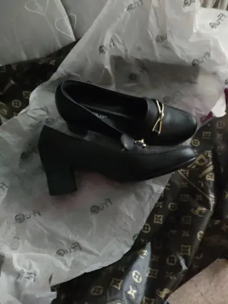 Scarpe mocassini da donna.