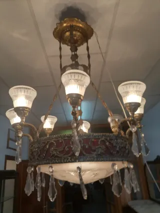 Lámpara de araña antigua de latón