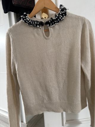Jersey Zara cuello adornado negro y beige