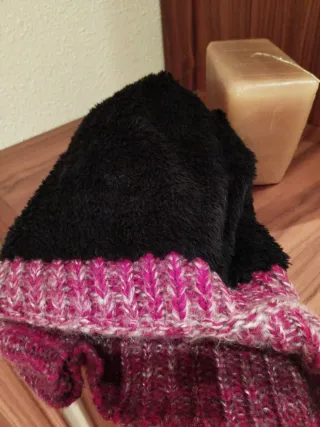 Gorro de lana granate con pompón