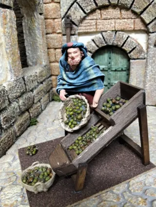Figura Pastor Limpiando Olivas