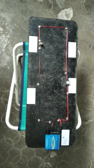 Circuito eléctrico básico escolar