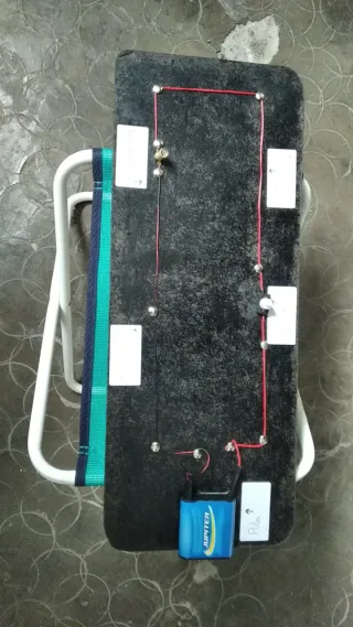 Circuito eléctrico básico escolar