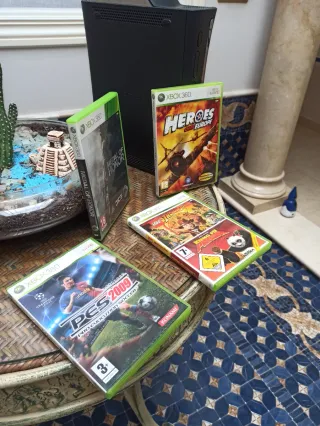 Xbox 360 Negra + 2 Mandos y 4 Juegos