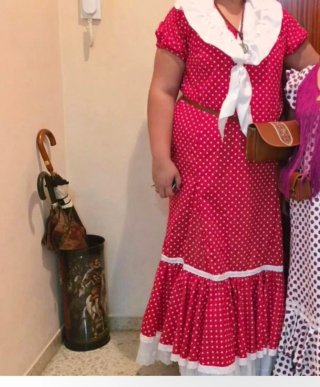 Traje de flamenca rojo con lunares blancos