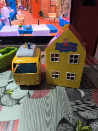Casita y Caravana Peppa Pig más muñecos