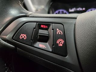 Opel Corsa automático único por sus pocos kms.