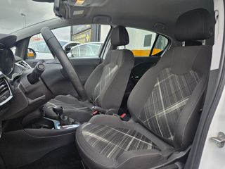 Opel Corsa automático único por sus pocos kms.