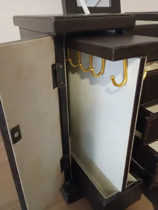 Joyero de piel con espejo ancho 33cm, alto 26cm